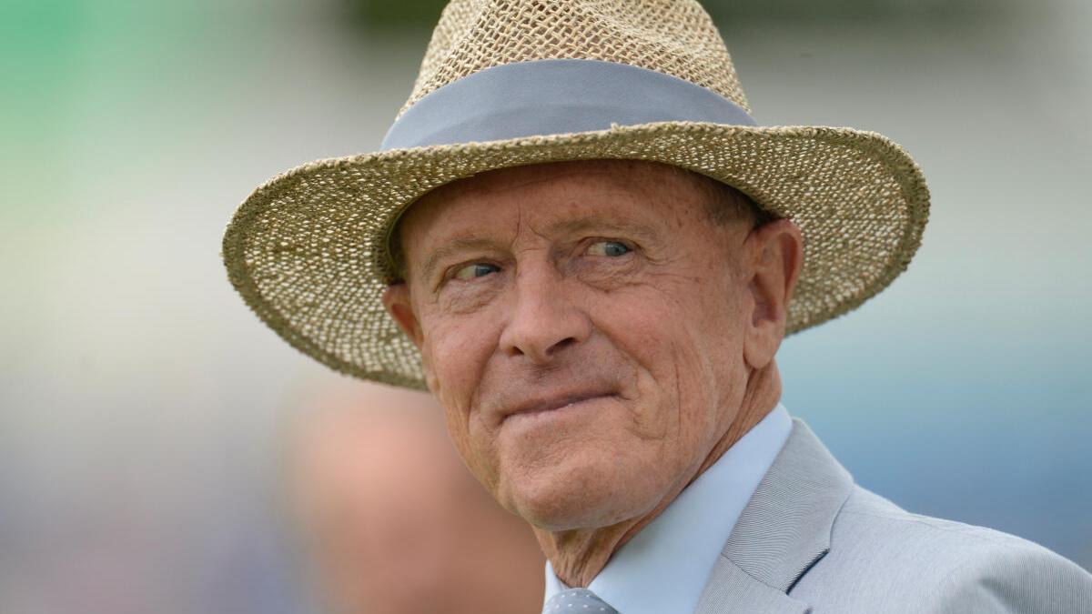 Geoffrey Boycott undergoes successful surgery to remove throat tumour